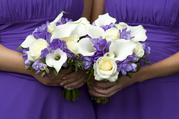 bridesmaids with wedding bouquets