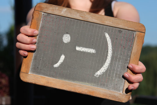 alte Schultafel mit Emoticon