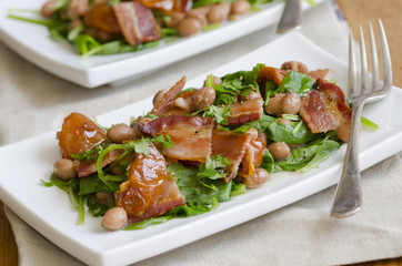 Spinach, bacon and white bean salad