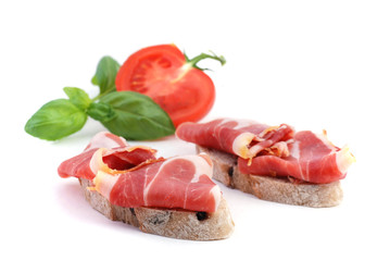 Serrano schinken, brot, tomate