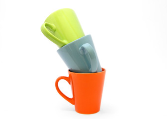 gestapelte bunte Kaffeetassen