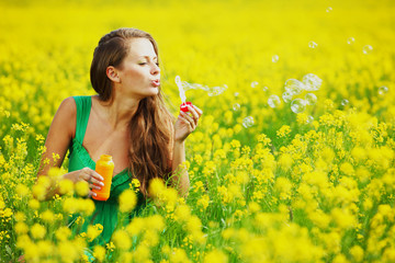woman start soap bubbles