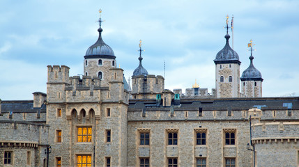 Fototapeta na wymiar Tower of London na zmierzchu