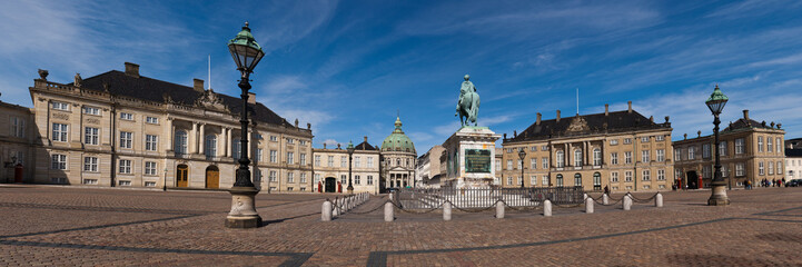 Fototapeta na wymiar Royal palace Amalienborg
