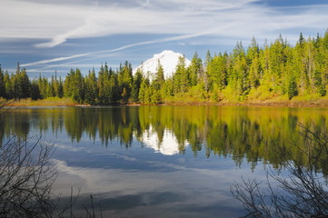 Fototapeta premium Mt Hood Reflection at Mirror Lake