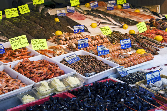Crustac&eacute;s dans une poissonnerie