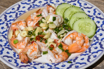 Shrimp with garlic and onions