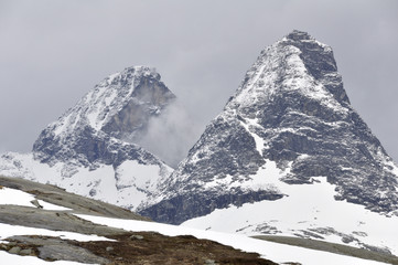 picos montañas noruega