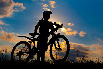 Fototapeta premium cyclist silhouette on a sunset sky