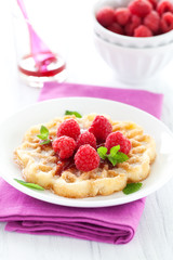 Waffel mit Himbeeren