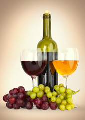 Fototapeta premium wine in glass with grapes
