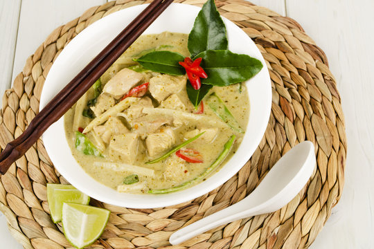 Kaeng Khiao Wan Kai - Thai Green Chicken Curry