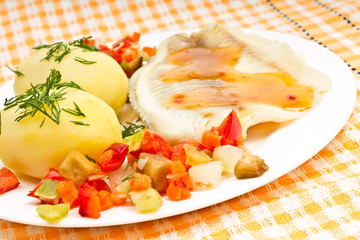 Fototapeta na wymiar Fillet of sea fish with vegetables and potatoes