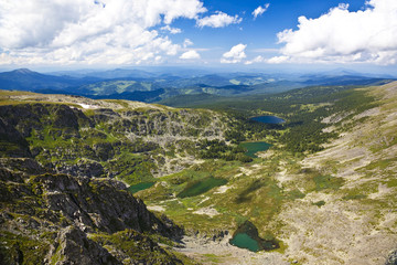 Fototapeta na wymiar Widok z góry Karakol jeziora w górach Ałtaj. Suberia, Rosja