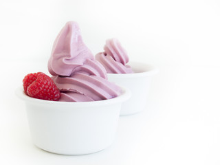 Frozen Soft-Serve Yogurt - obrazy, fototapety, plakaty