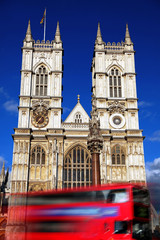 Fototapeta na wymiar Westminster Abbey cathedral with city bus in London, UK