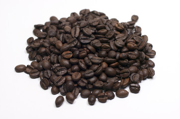 Granos de café, fondo blanco