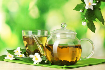 Panele Szklane Podświetlane  zielona herbata z jaśminem w filiżance i czajniczku