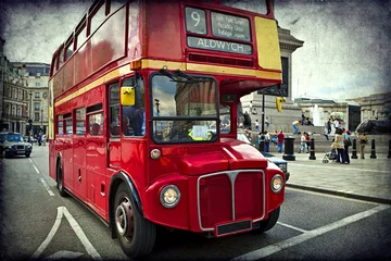 Poster Engelse rode bus in de straten van Londen © lapas77