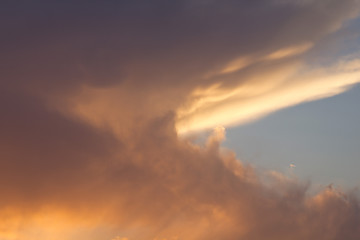 Sonnenuntergang im Gebirge