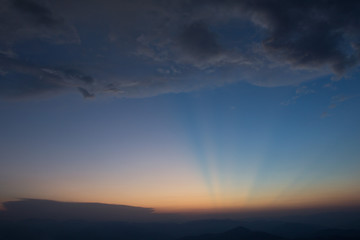 Fototapeta na wymiar Zachód słońca w górach