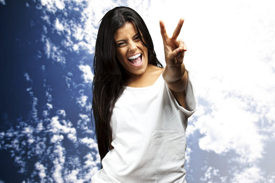 woman gesturing good