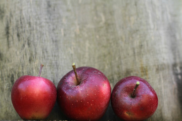 drei Äpfel
