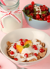 yogurt with cereal and fruits