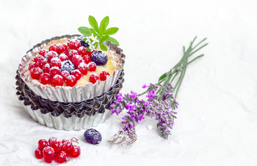 Recurrant tart still life