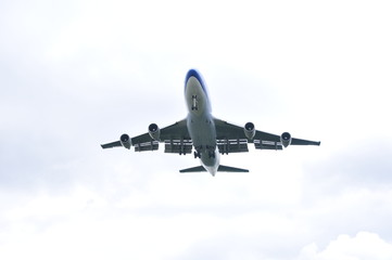  Cargo Jumbo Jet im Landeanflug zum Flughafen