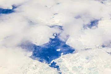 Schilderijen op glas sheet of ice floating on the arctic ocean © travelview