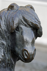 Fototapeta na wymiar Bronze Shetland-Pony von Drake in Lügde