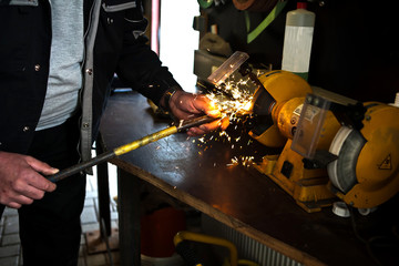 Werkzeug wird geschliffen