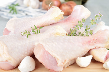 raw chicken drumsticks