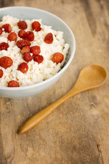 cottage cheese with wild strawberry