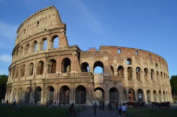 Fototapeta na wymiar Ogólny widok na Koloseum. Rzym