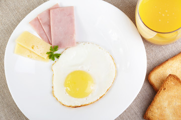 Breakfast. Fried eggs with cheese and ham