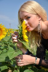 femme avec tournesol