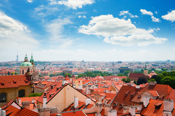 Fototapeta na wymiar widok na Pragę ze wzgórza