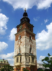 Fototapeta na wymiar Gotycka wieża ratuszowa na Rynku Głównym w Krakowie, Polska