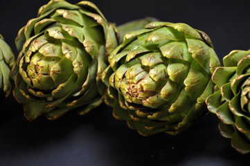 Obraz premium carciofi su sfondo nero