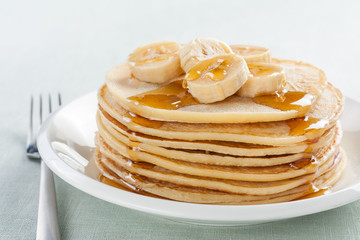 pancakes with banana and syrup
