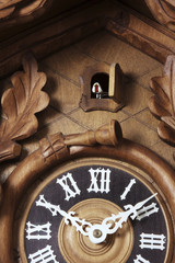 Ziffernblatt einer Schwarzwälder Kuckucksuhr