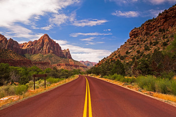 Fototapeta na wymiar Droga w Zion Canyon National Park, Utah