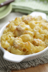 Macaroni cheese with chicken