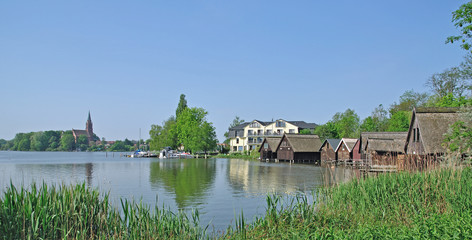 Obraz premium der beliebte Urlaubsort Röbel am Müritzsee
