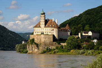 Fototapeta na wymiar Schonbuhel Castle