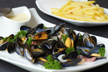 moules marinières  frites et crème fraîche 3