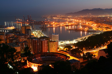 Málaga, vista panorámica nocturna - obrazy, fototapety, plakaty