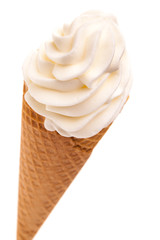 Ausschnitt von weißem Softeis in Waffel